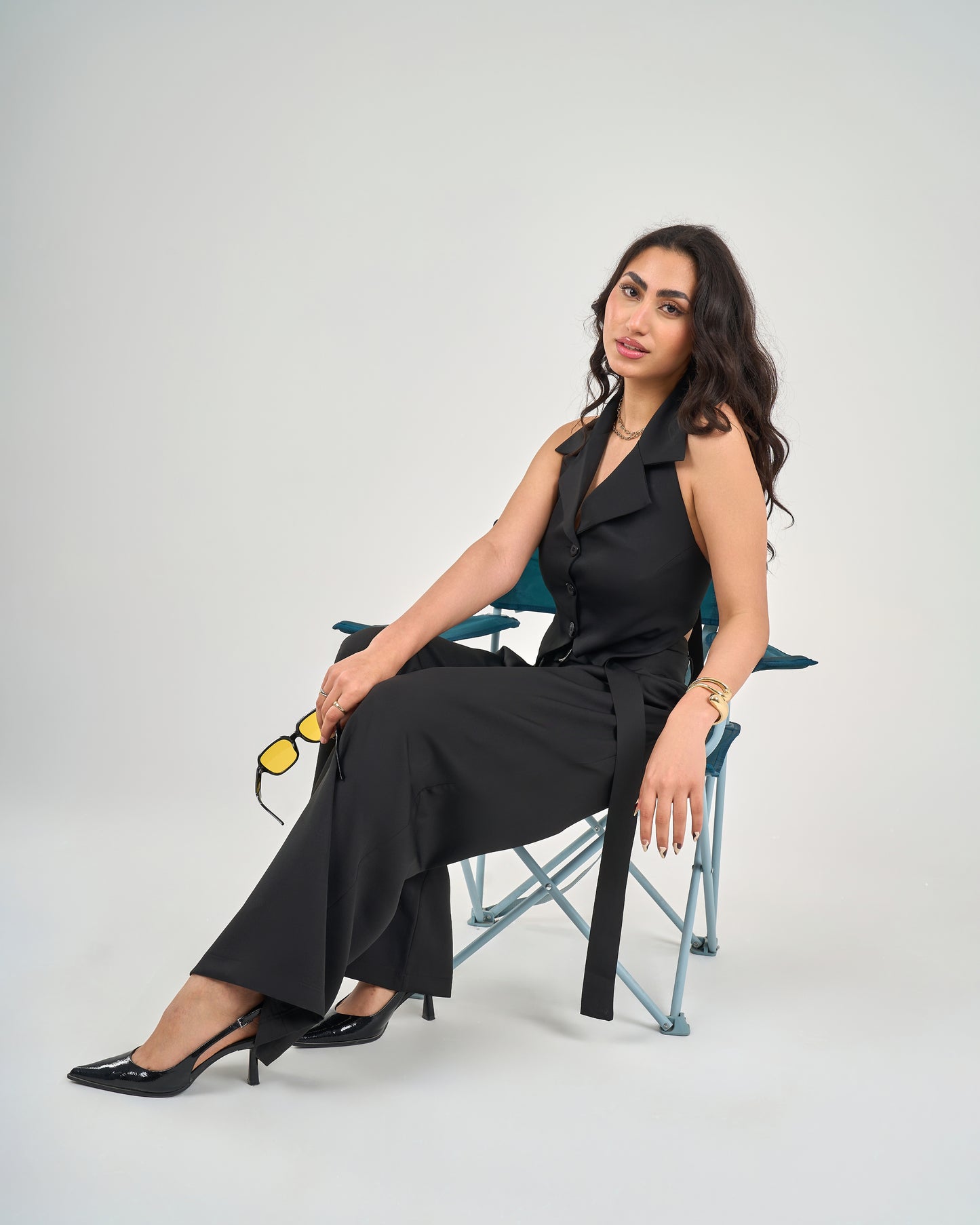 Collar waistcoat with back fastening