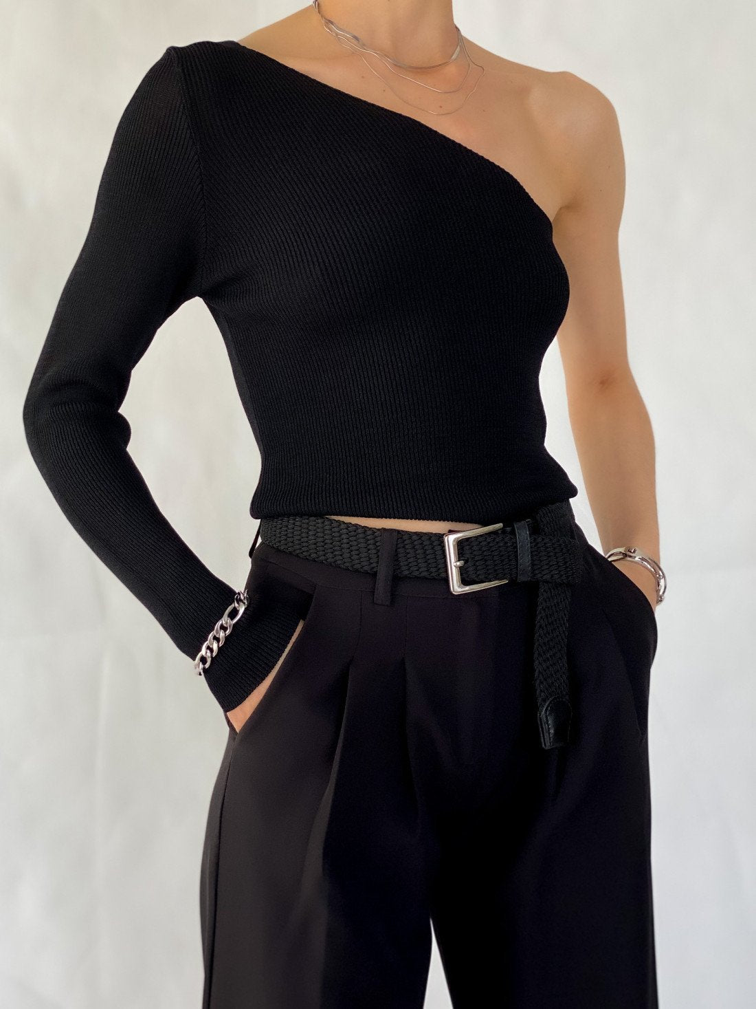 ONE SHOULDER TOP – BLACK