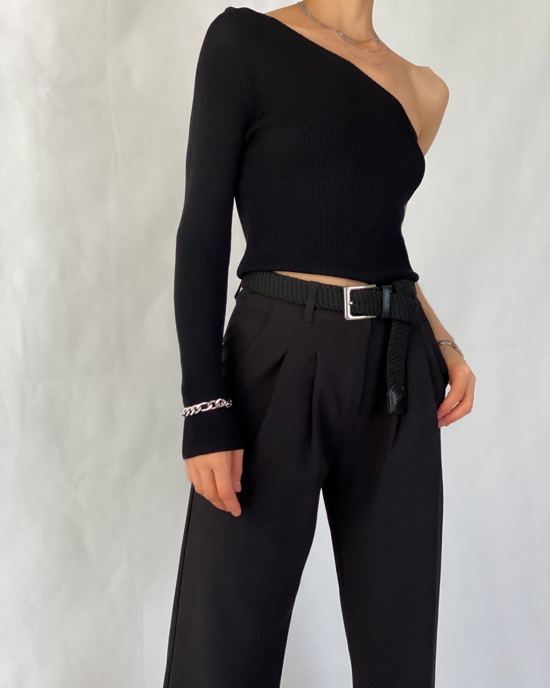 ONE SHOULDER TOP – BLACK