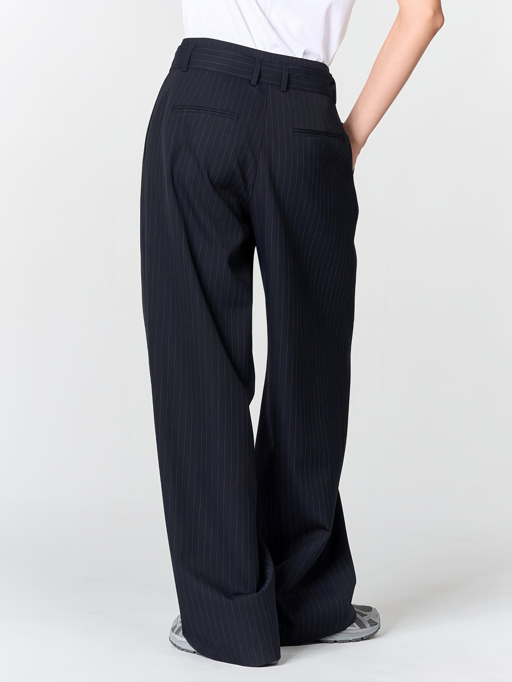 PLEATED TROUSERS WITH BELT