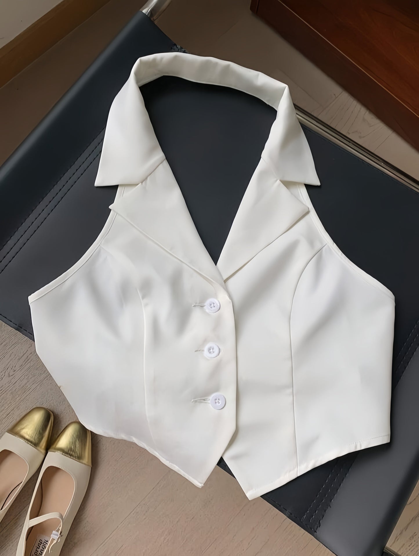 Collar waistcoat with back fastening
