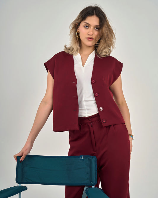 Compact v neck vest in burgundy