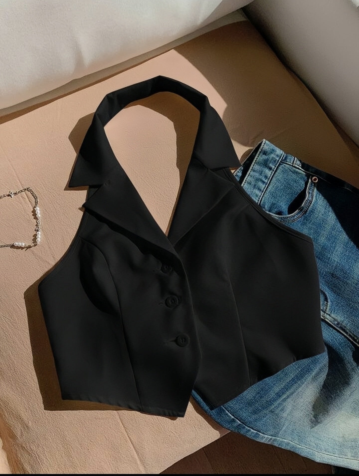 Collar waistcoat with back fastening