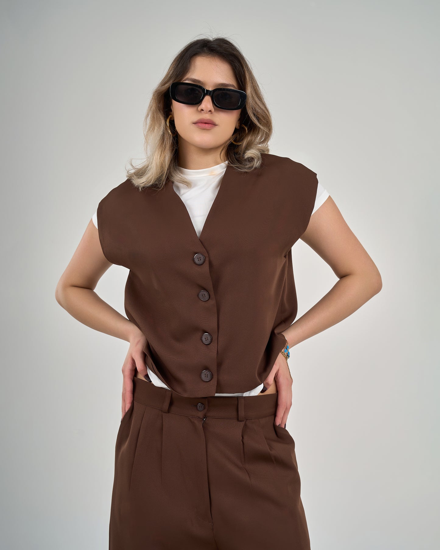 Compact v neck vest in brown