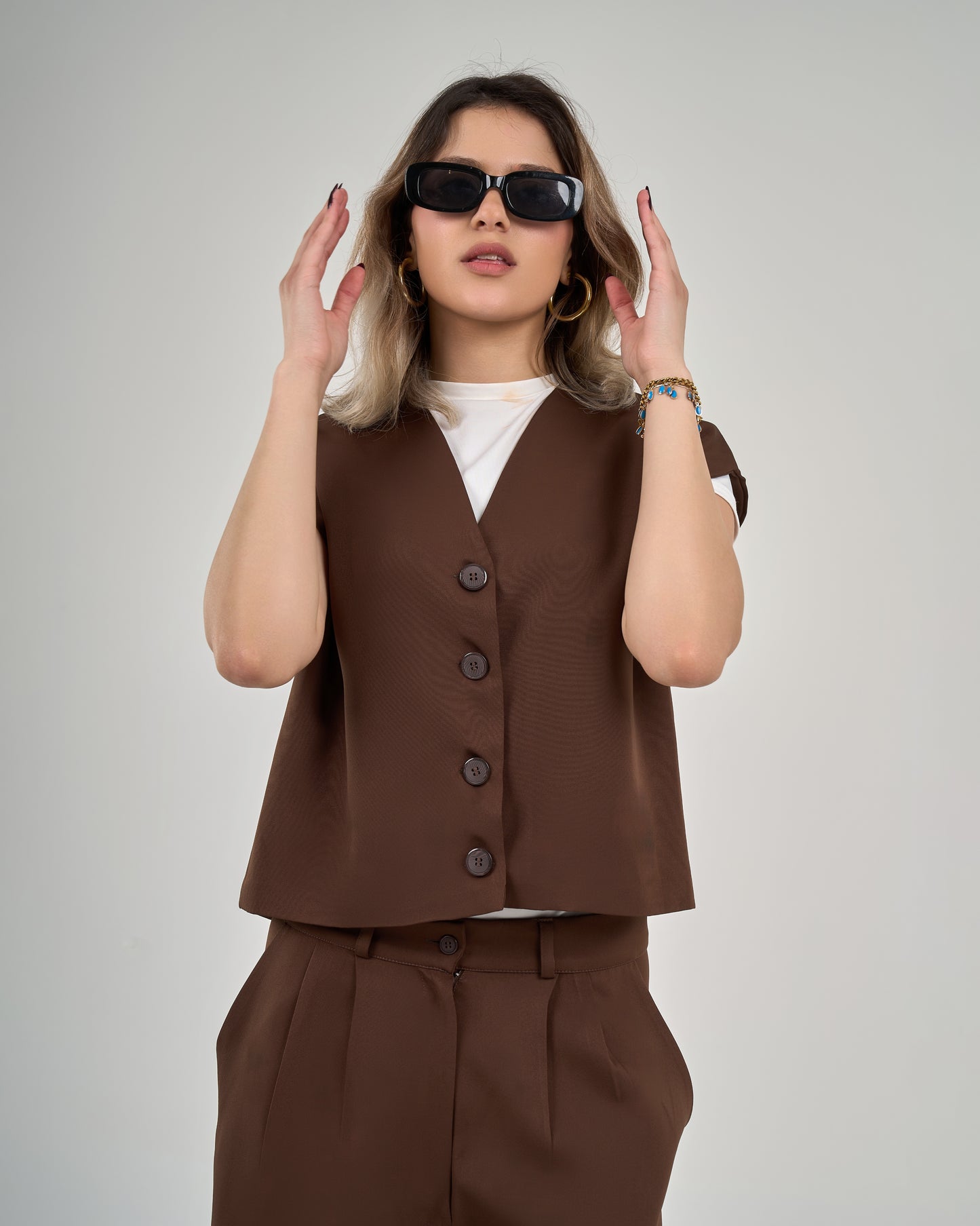 Compact v neck vest in brown